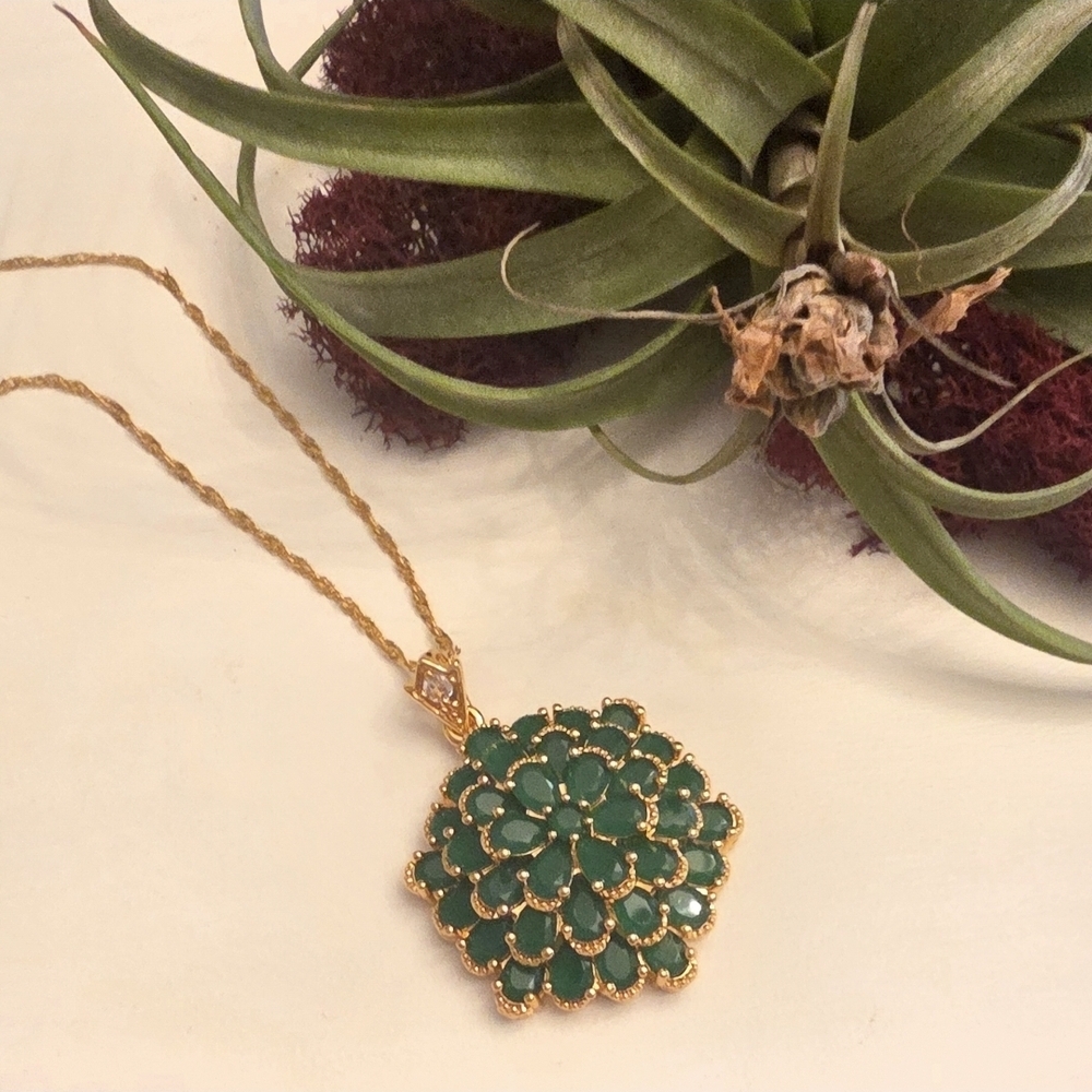 Green floral statement pendant necklace, gold‑tone — NWT